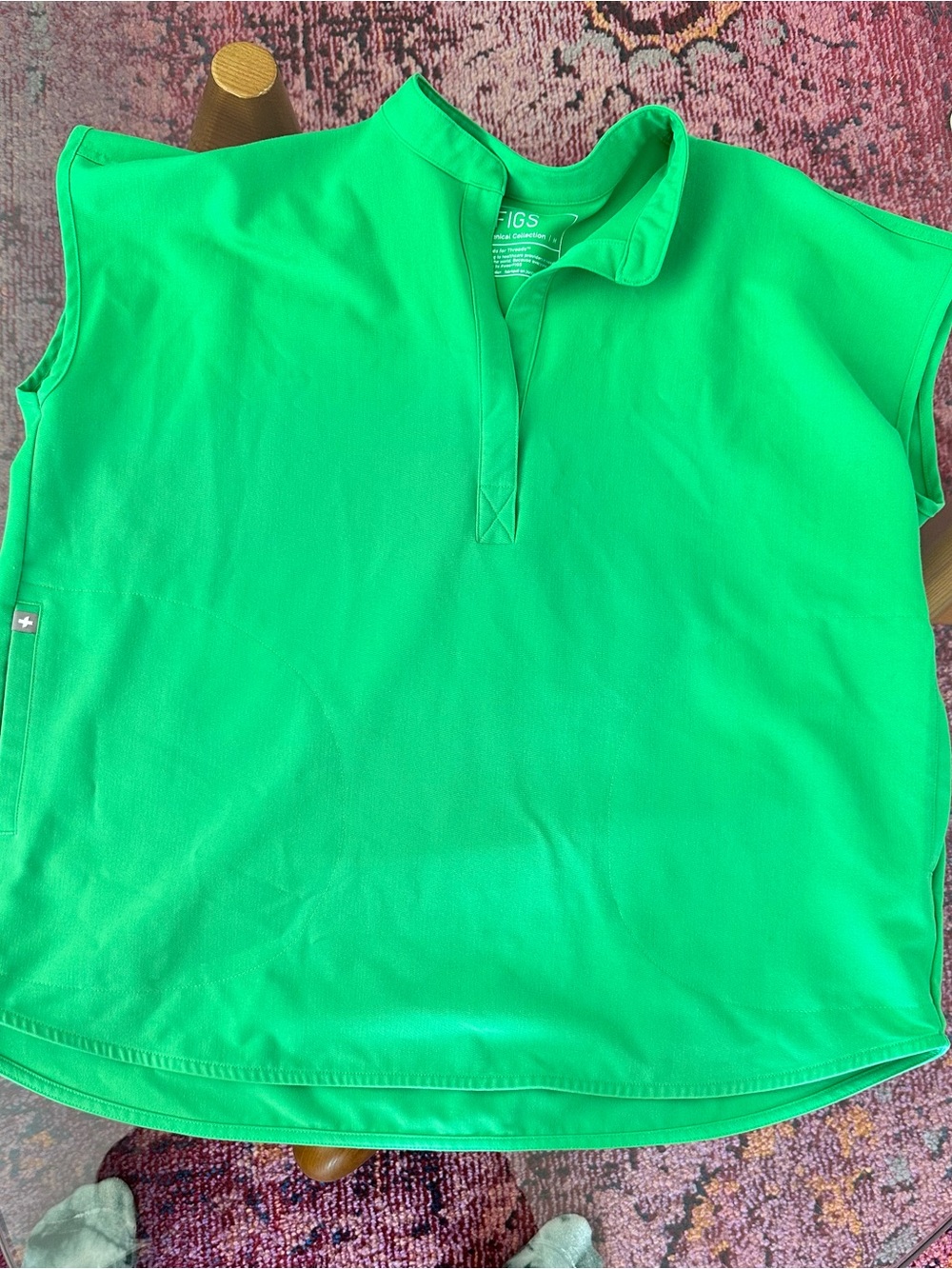 FIGS Emerald Green Scrub Set M – Rafaela Top + Uman Joggers